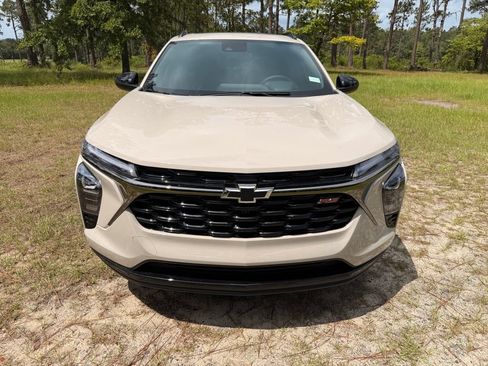 New 2026 Chevrolet Trax RS w/ Sunroof Package FWD image 8