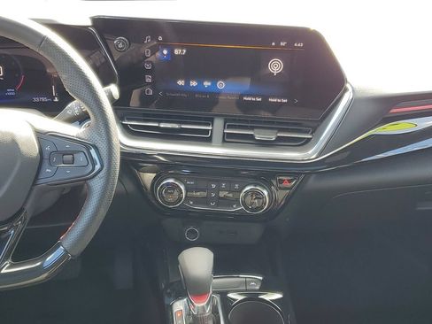 Used 2024 Chevrolet Trax RS w/ Sunroof Package FWD image 28