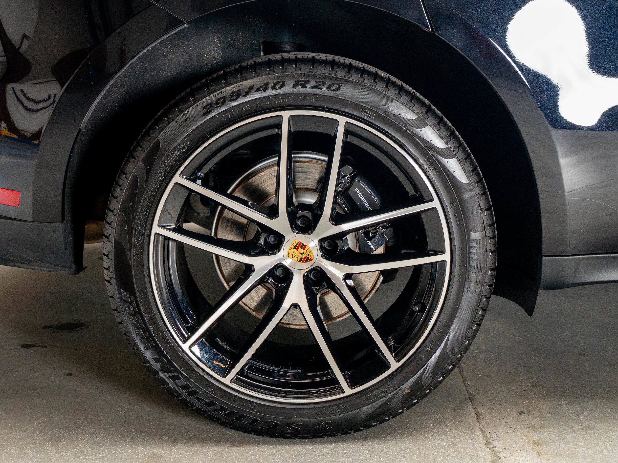 Certified 2025 Porsche Macan AWD/4WD image 18