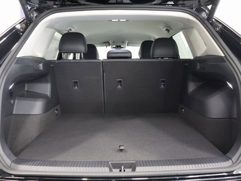 New 2025 Volkswagen Tiguan SE image 26