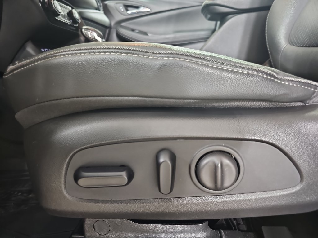 Used 2022 Buick Encore GX Essence w/ Experience Buick Package AWD/4WD image 36