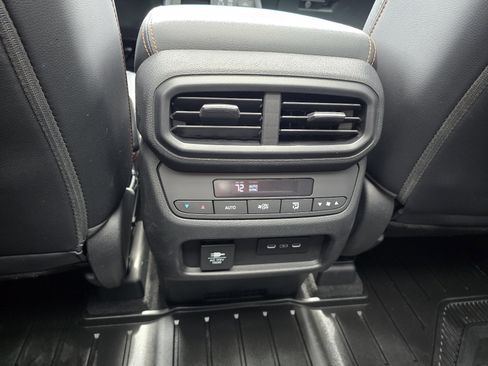 Used 2025 Honda Pilot TrailSport image 24