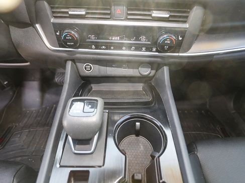 Used 2023 Nissan Rogue SV w/ SV Premium B Package image 17