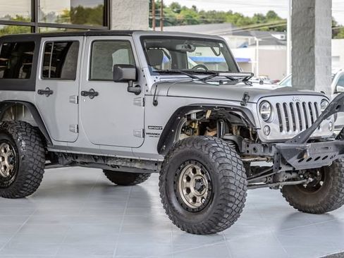 Used 2017 Jeep Wrangler Unlimited Sport w/ Quick Order Package 24S AWD/4WD image 4