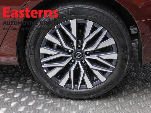 Used 2024 Nissan Altima 2.5 SV w/ SV Premium Package AWD/4WD image 8