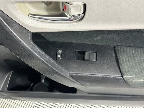 Used 2017 Toyota Corolla LE FWD image 28