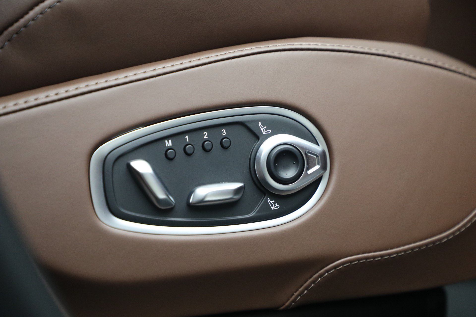 Used 2026 Aston Martin DBX 707 AWD/4WD image 28