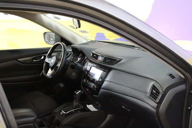 Used 2018 Nissan Rogue SV AWD/4WD image 12