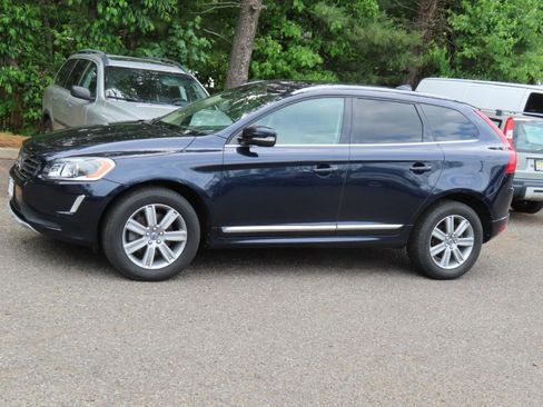 Used 2017 Volvo XC60 T5 Inscription w/ Advanced Package AWD/4WD image 2