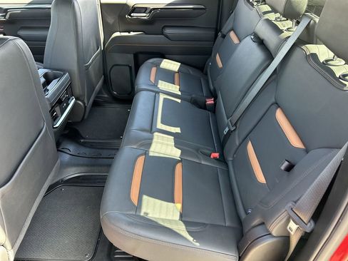 Used 2025 GMC Sierra 1500 AT4 w/ Technology Package AWD/4WD image 25