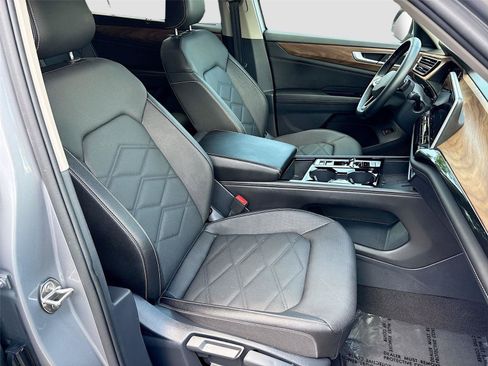 Used 2025 Volkswagen Atlas SE FWD image 29