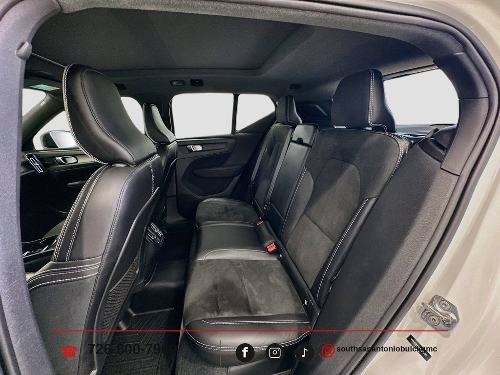Used 2022 Volvo XC40 T5 R-Design w/ Advanced Package AWD/4WD image 24