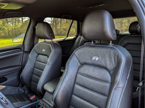 Used 2018 Volkswagen Golf R 4-Door AWD/4WD image 16
