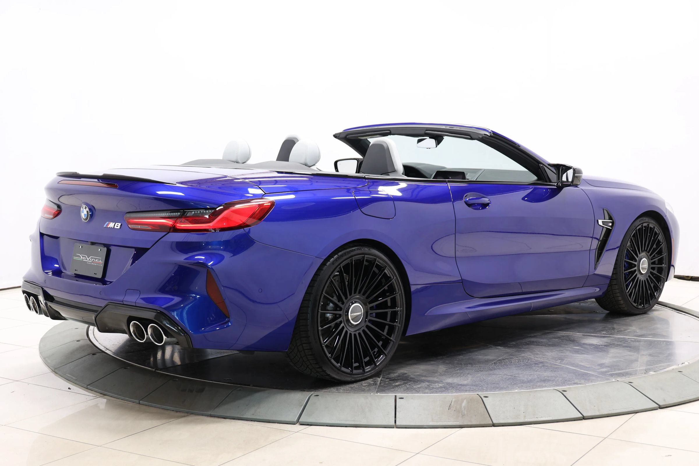 Used 2020 BMW M8 Convertible w/ M Carbon Exterior Package AWD/4WD image 4