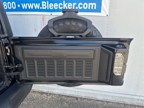 Used 2025 Jeep Wrangler Sport AWD/4WD image 35