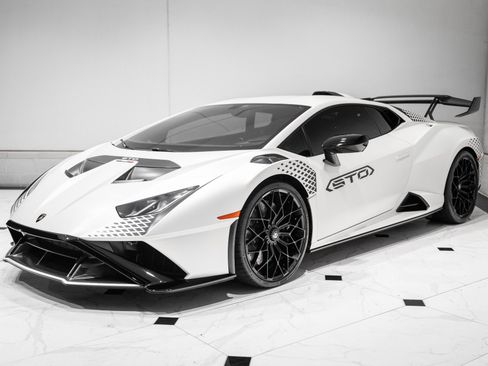 Used 2023 Lamborghini Huracan STO RWD image 5