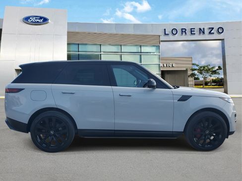 Used 2024 Land Rover Range Rover Sport SE image 4