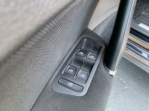 Used 2018 Volkswagen Golf 4-Door FWD image 22