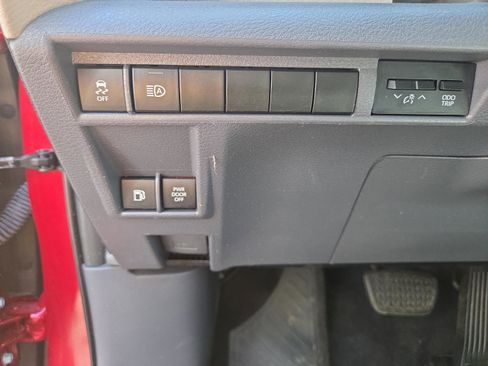 Used 2022 Toyota Sienna XLE image 27