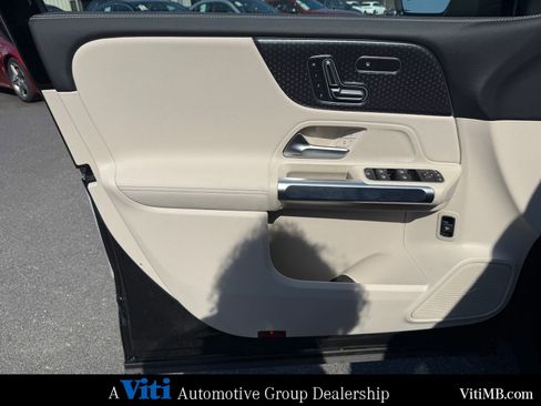 New 2026 Mercedes-Benz GLB 250 4MATIC image 11