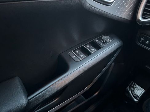 Used 2025 Kia Soul LX w/ LX Technology Package image 18