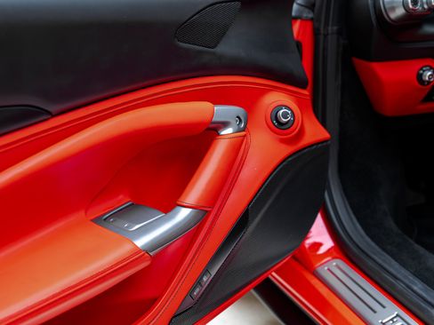 Used 2022 Ferrari F8 Tributo RWD image 43