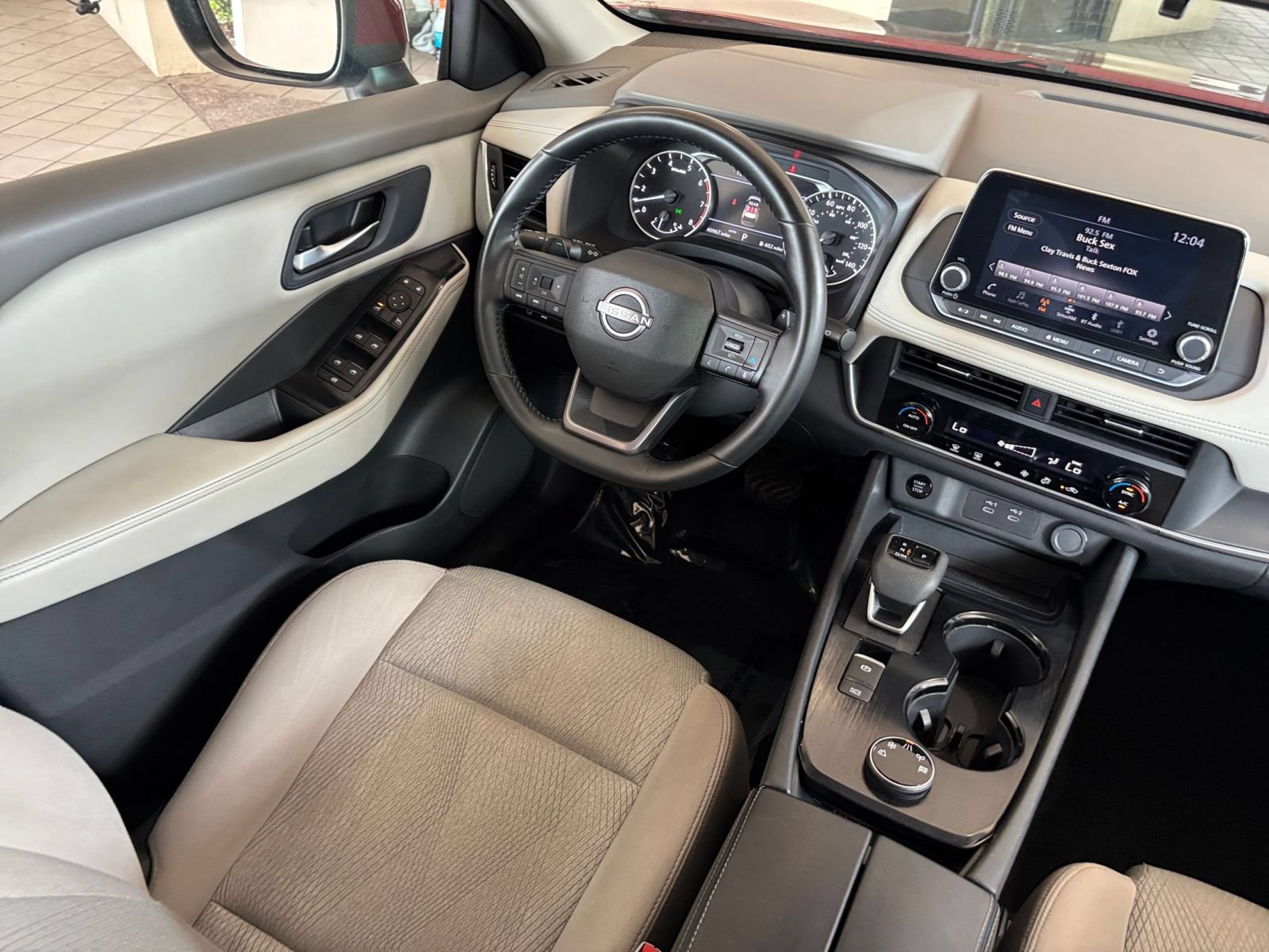 Used 2025 Nissan Rogue SV AWD/4WD image 35