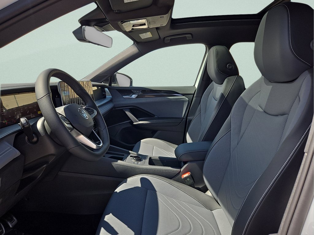 New 2026 Volkswagen Tiguan SE R-Line FWD image 16