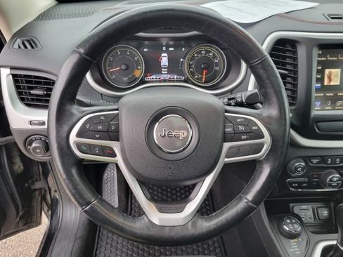 Used 2017 Jeep Cherokee Trailhawk w/ Comfort & Convenience Group AWD/4WD image 24