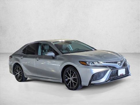Used 2022 Toyota Camry SE w/ Carpet Mat Package (TMS) FWD image 3