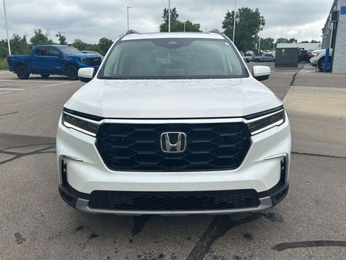 Used 2025 Honda Pilot Elite image 8