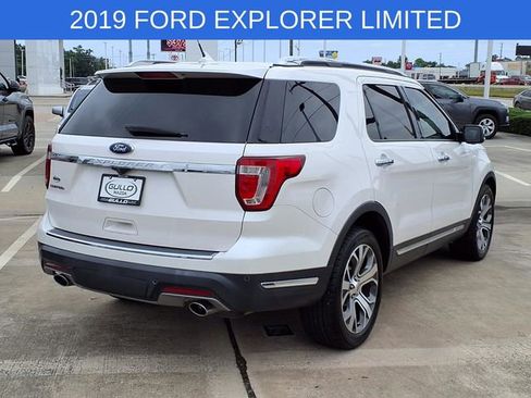 Used 2019 Ford Explorer Limited w/ Limited Luxury Package FWD image 2