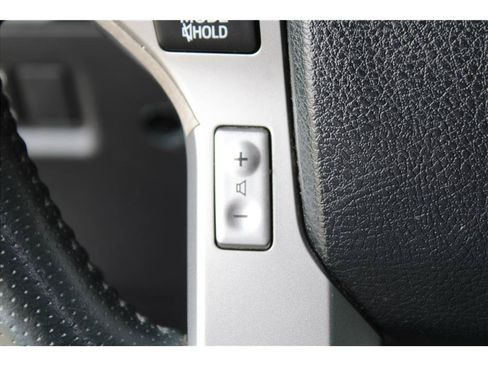 Used 2018 Toyota 4Runner SR5 AWD/4WD image 19