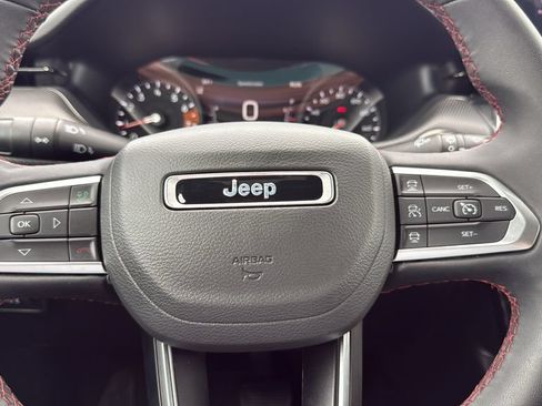 Used 2025 Jeep Compass Trailhawk AWD/4WD image 11