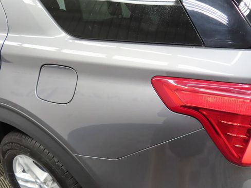 Used 2023 Ford Explorer XLT image 32