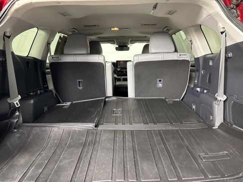 Used 2020 Toyota Highlander XLE image 28