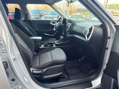 Used 2020 Kia Soul LX image 17