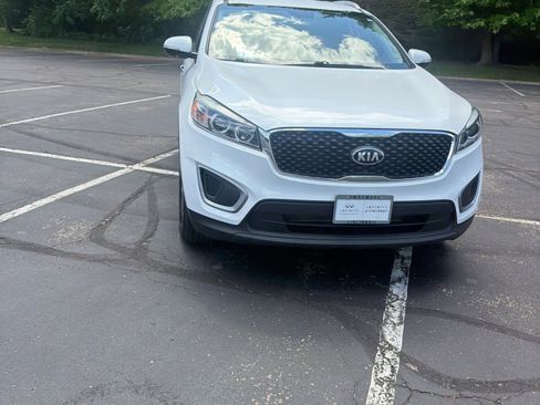 Used 2017 Kia Sorento AWD w/ LX Convenience Package image 8