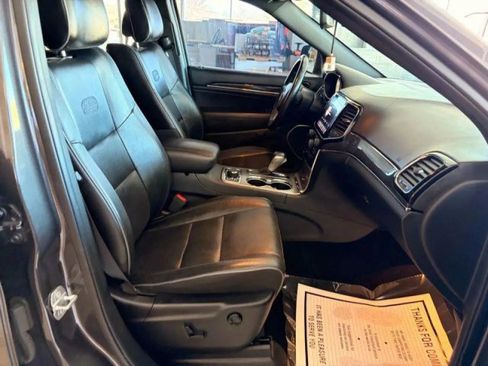 Used 2019 Jeep Grand Cherokee Overland AWD/4WD image 16