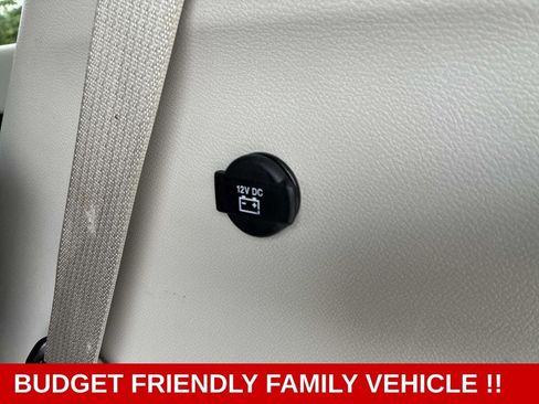 Used 2023 Chrysler Voyager LX FWD image 14