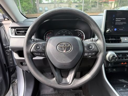 Used 2025 Toyota RAV4 XLE AWD/4WD image 15