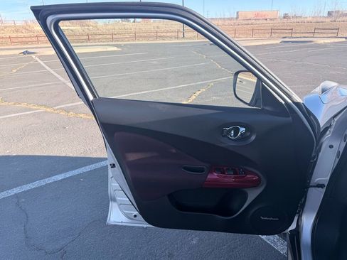 Used 2015 Nissan Juke SL image 17