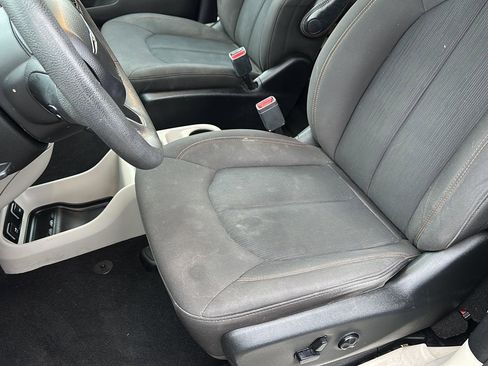 Used 2017 Chrysler Pacifica Touring w/ Tire & Wheel Group image 21