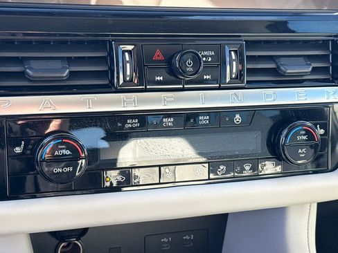 New 2026 Nissan Pathfinder SL image 25