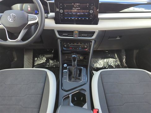 New 2026 Volkswagen Taos SE image 21