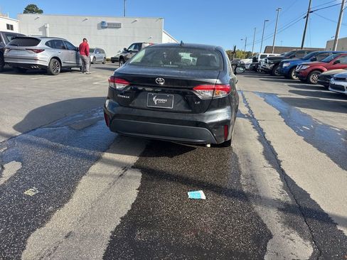 Used 2022 Toyota Corolla LE image 6