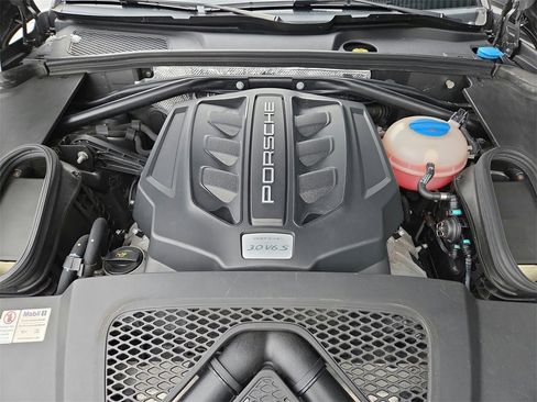 Certified 2016 Porsche Macan S image 32