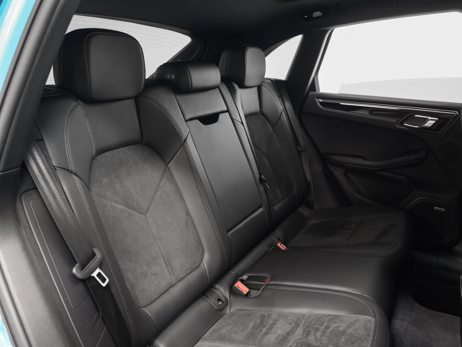 Certified 2021 Porsche Macan S AWD/4WD image 21