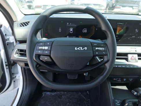 New 2025 Kia K4 LXS image 16