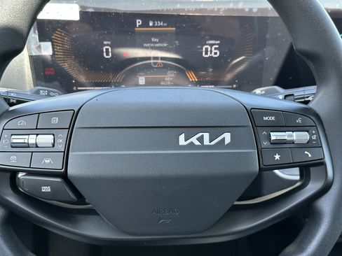 Used 2025 Kia K4 LXS image 24